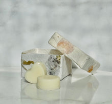 Load image into Gallery viewer, Scented Soy Melts - Set in Beautifully Crafted, Sustainable Paper Boxes
