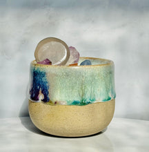 Load image into Gallery viewer, Pineapple Mango - Violet/Green Drip Ceramic Candle
