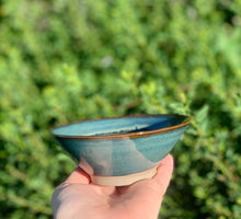 Load image into Gallery viewer, Lime Cooler - Ocean Blue Pottery Bowl Candle
