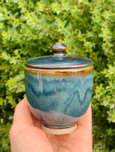 Load image into Gallery viewer, Lychee &amp; Black Tea - Ocean Blue Pottery Jar Candle
